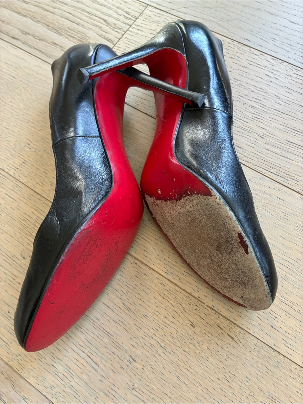 Christian Louboutin Black Leather Round-Toe Stiletto Pumps EU sz40 - Picture 10 of 11